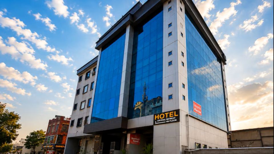 Hotel Crystal Retreat