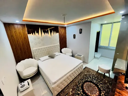 Scenic Balcony Apartment Near Kashmir Point - Boutique