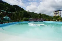 Hidden Valley Mountain and Wavepool Resort Hôtels à : Pinamungahan
