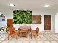 Poon House Nimman: Spacious Stay Near Attractions