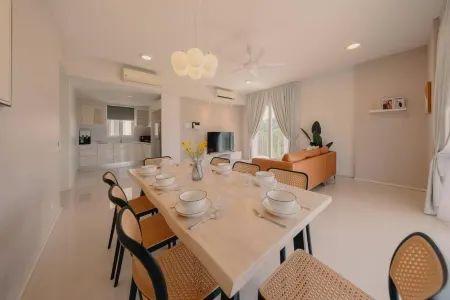 Spacious French Verdi BY FEEL HOME Отели рядом с достопримечательностью «Experian Global Delivery Center Malaysia»