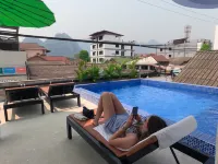 Vang Vieng Rivercubes Hotel - Bãi đậu xe