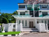La Ferringhi Villa by BRB Hotels near Miami Beach - Pantai Miami