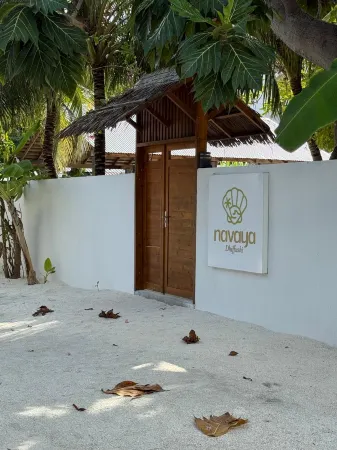 Navaya Dhiffushi Отели рядом с достопримечательностью «Meeru Island Resort and Spa»