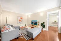 Bexley 5Br/10ppl/train/shopping/pool/parking