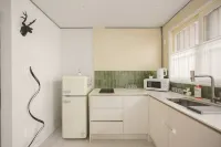 Gwangalli 10min | Free Parking | Queen 1 + Super Single 2 | Quiet Stay | Free Luggage Storage | 1F - maisons de vacances