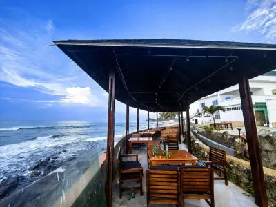 Joy Beach Lodge Отели в г. 