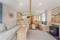 Luxury Modern Family Lodge with Pools, Linen & Activity Pass in Award-Winning Holiday Park