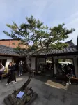 Near HONGDAE / 500m of Ewha Station on Subway Line 2 /  6 people in 3 rooms