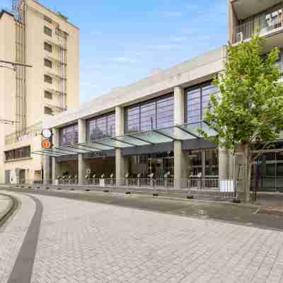 Central luminous 2 beds with balcony & aircon Others