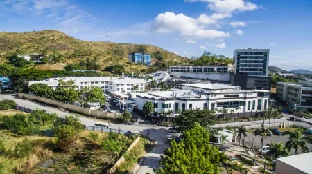 Lamana Hotel Отели рядом с достопримечательностью «Университет Папуа-Новая Гвинея»