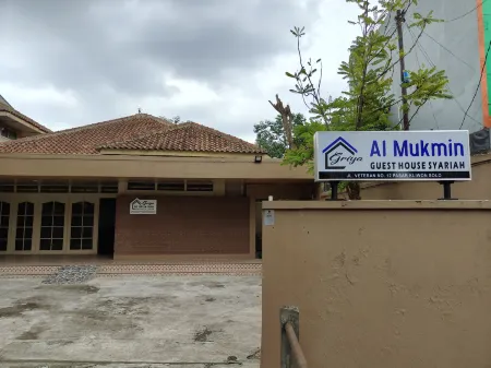 Griya Al Mukmin Отели в г. Pasar Kliwon