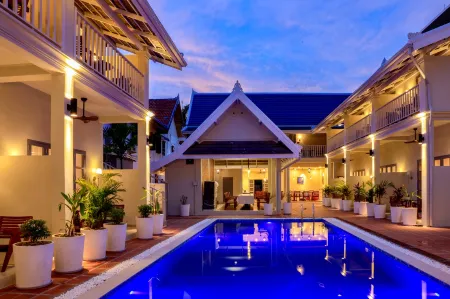 Viriya Hotel Отели рядом с достопримечательностью «Wat Xieng Muan»