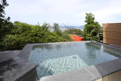 HOTEL sunresort shirahama Hotels near 堅田漁業協同組合