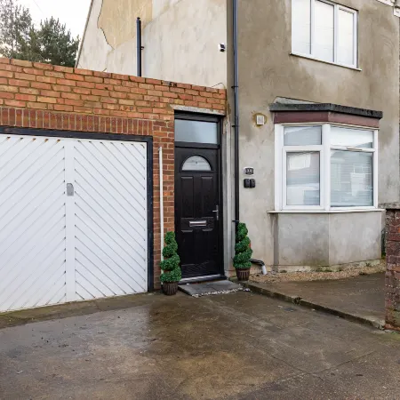 Contractor friendly 6 bed all en suite house