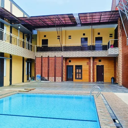 TwoSpaces Living at Matahari Homestay, Batu