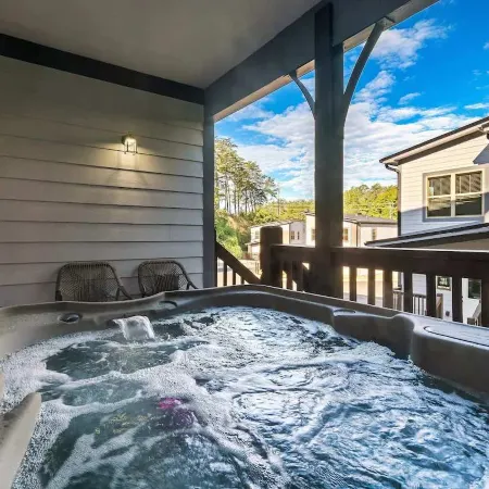 Modern 5 bedroom cabin, close-Dollywood, game room