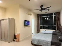 Cozy Nest 4-5pax Studio Near UTM/ Paradigm/ JB - parking