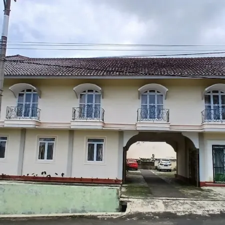 Rehat at Linggarjati - Kuningan