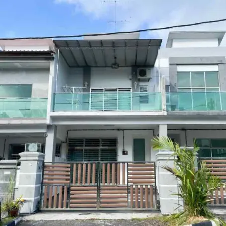 4BDR Double storey homestay Yong Peng, FreeParking Отели в г. Юнг-Пенг