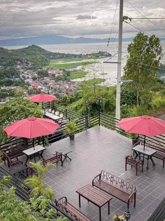 Rocca Del Garda Resort Отели рядом с достопримечательностью «Университет Рисаль Систем, Бинангонан Кампус»