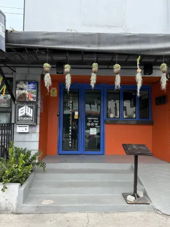 G Lighthouse Отели рядом с достопримечательностью «Huaykaew Road»