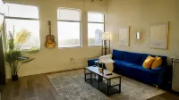 New York Style Home 10 Minutes To SNA & Disneyland Hotels in Santa Ana