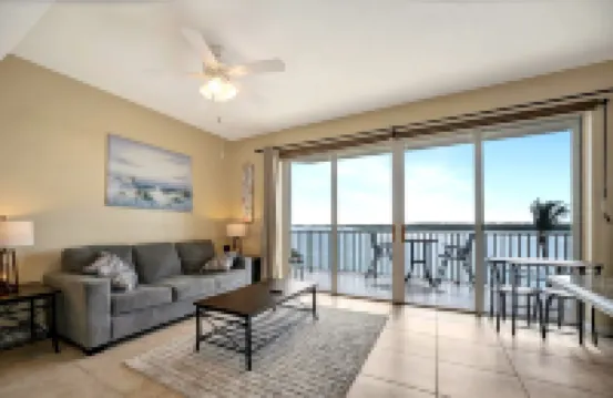 Sunlit Bayview Suite Balcony Pool & Hot Tub!