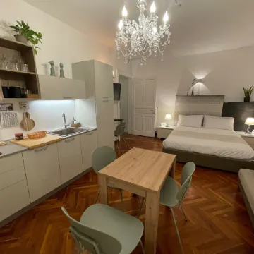 The Crystal Suite - Gorizia Central Apartment