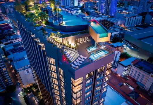 Pattaya Beach · THE Edge