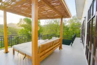 3 Bed Villa in Kuta w/ Day Bed Pool Fast Wi-Fi