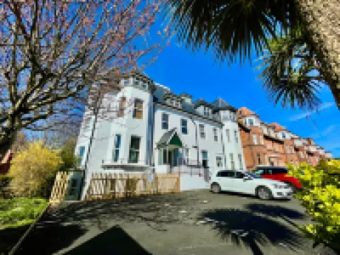 Beautifully Modern 1-Bed Apt w/ Free Gym & Parking