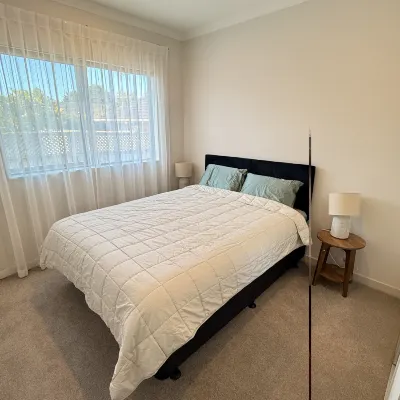 Modern Private 2BR Unit in Takapuna | Parking 타카푸나 주변 호텔