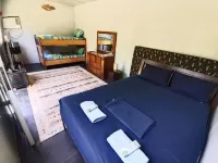 Calicoan Surf Retreat  Container Van- family room Hotels in Eastern Samar