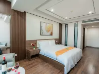 Long Hotel Hotel dekat Marble Moutain