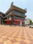 Hotel Radhe Raas - موقف سيارات