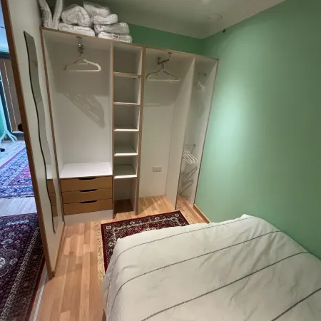 Richly decorated central Leeds flat, Headrow 550m