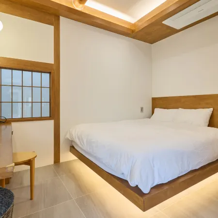 A Hanok with a beautiful garden