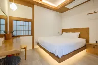 A Hanok with a beautiful garden - WiFi