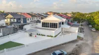 Bukit Indah Villa with Private Pool KTV Snooker 11 pax by Stayrene - Villas