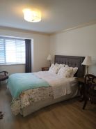 Go House B&B, Queen Bed, Private Bathroom in Richmond.