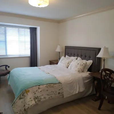 Go House B&B, Queen Bed, Private Bathroom in Richmond. Hotels near McArthurGlen Vancouver
