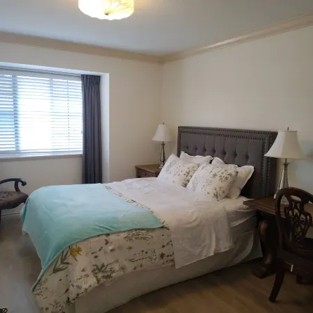 Go House B&B, Queen Bed, Private Bathroom in Richmond.
