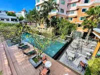 J Tower Pattaya - piscina