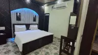 ARYA KULAM PALACE - parking