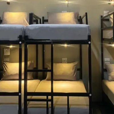 Hide Hostel Отели рядом с достопримечательностью «Пляж Хадлела»