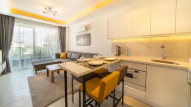 Midpoint Suites - Deluxe Suite 104