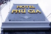 Phú Gia Hotel 2160 Huỳnh Tấn Phát Các khách sạn gần Thánh thất Tân Kim