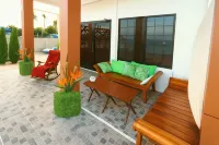 Exclusive On-the-beach Jade's Beach Villa