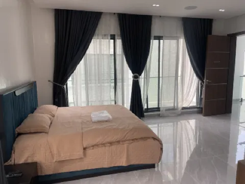 Remy Apartments and Villa Hotel di 